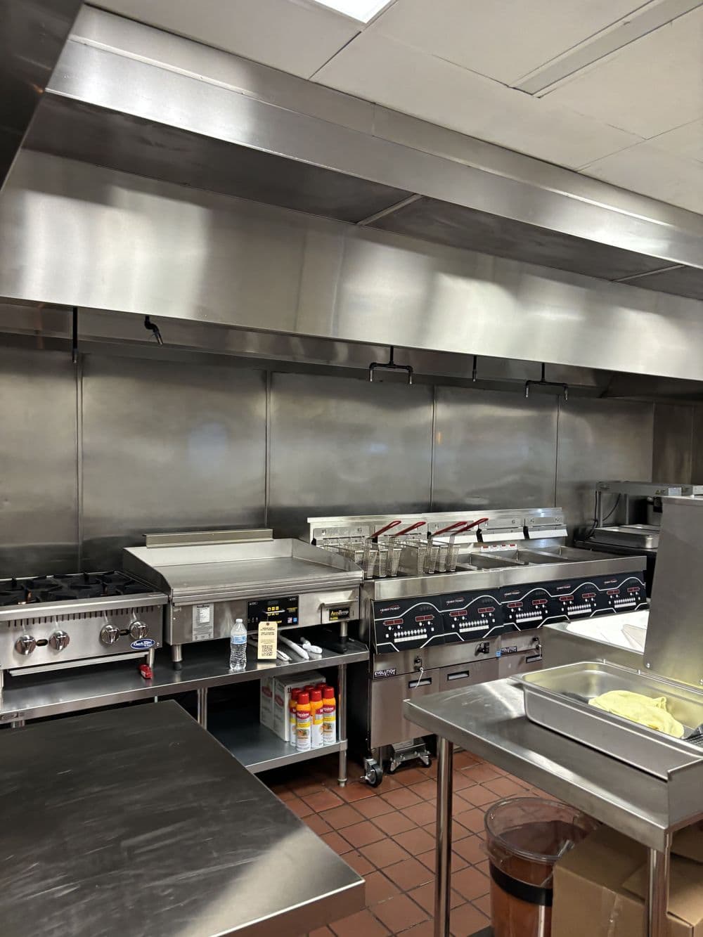 Gallery photos for Restaurant Interior Cleaning Project: Image #2