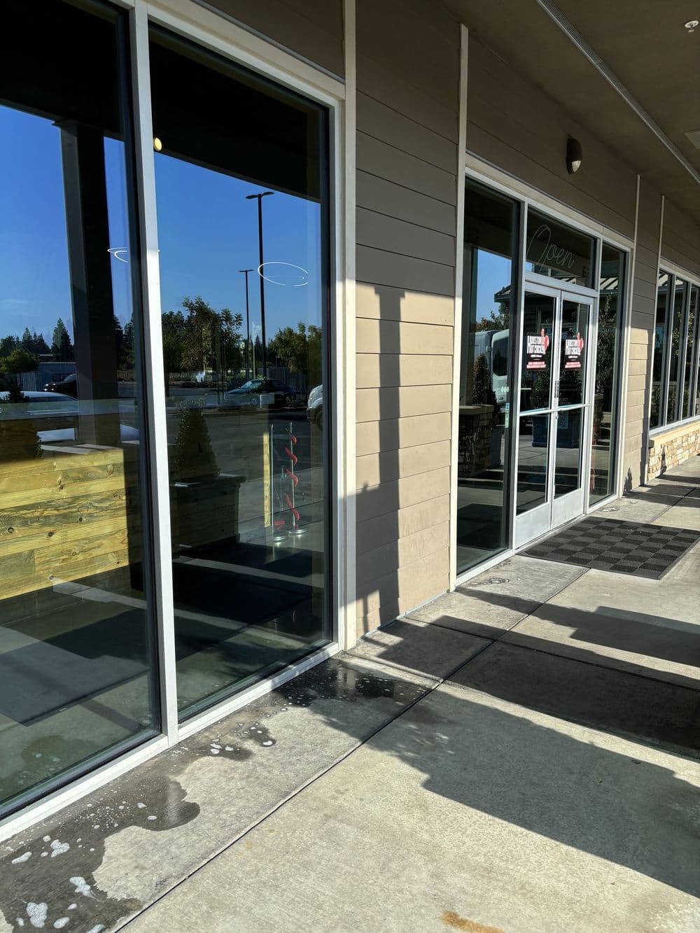 Gallery photos for Restaurant Interior and Exterior Deep Clean: Image #2