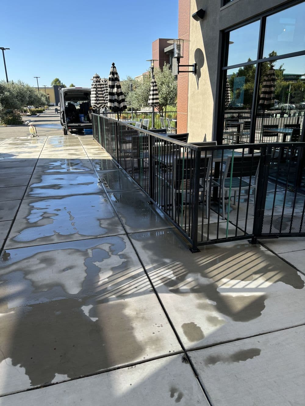 Gallery photos for Sidewalk and Patio Cleaning for Restaurant: Image #2