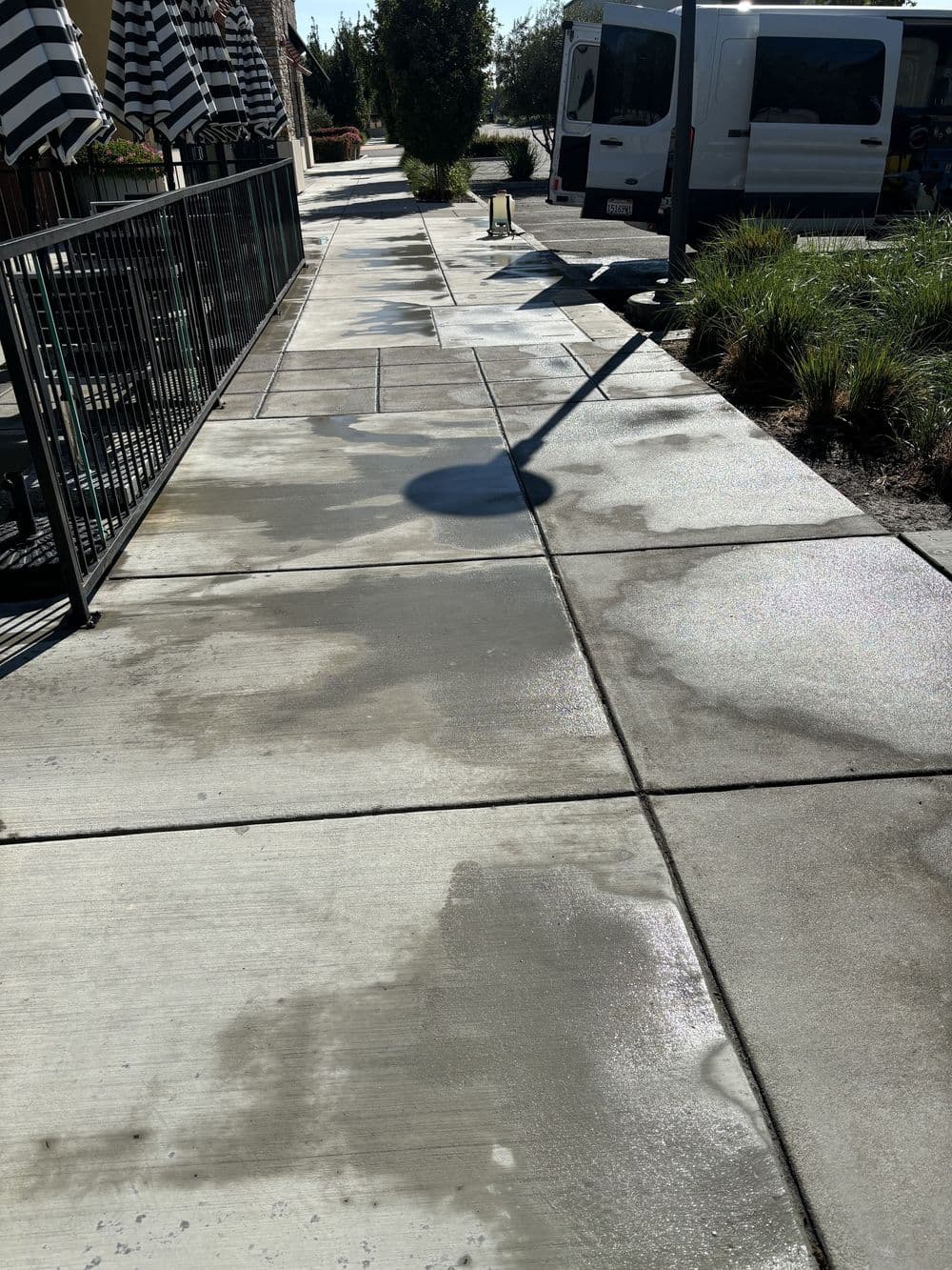 Gallery photos for Sidewalk and Patio Cleaning for Restaurant: Image #4